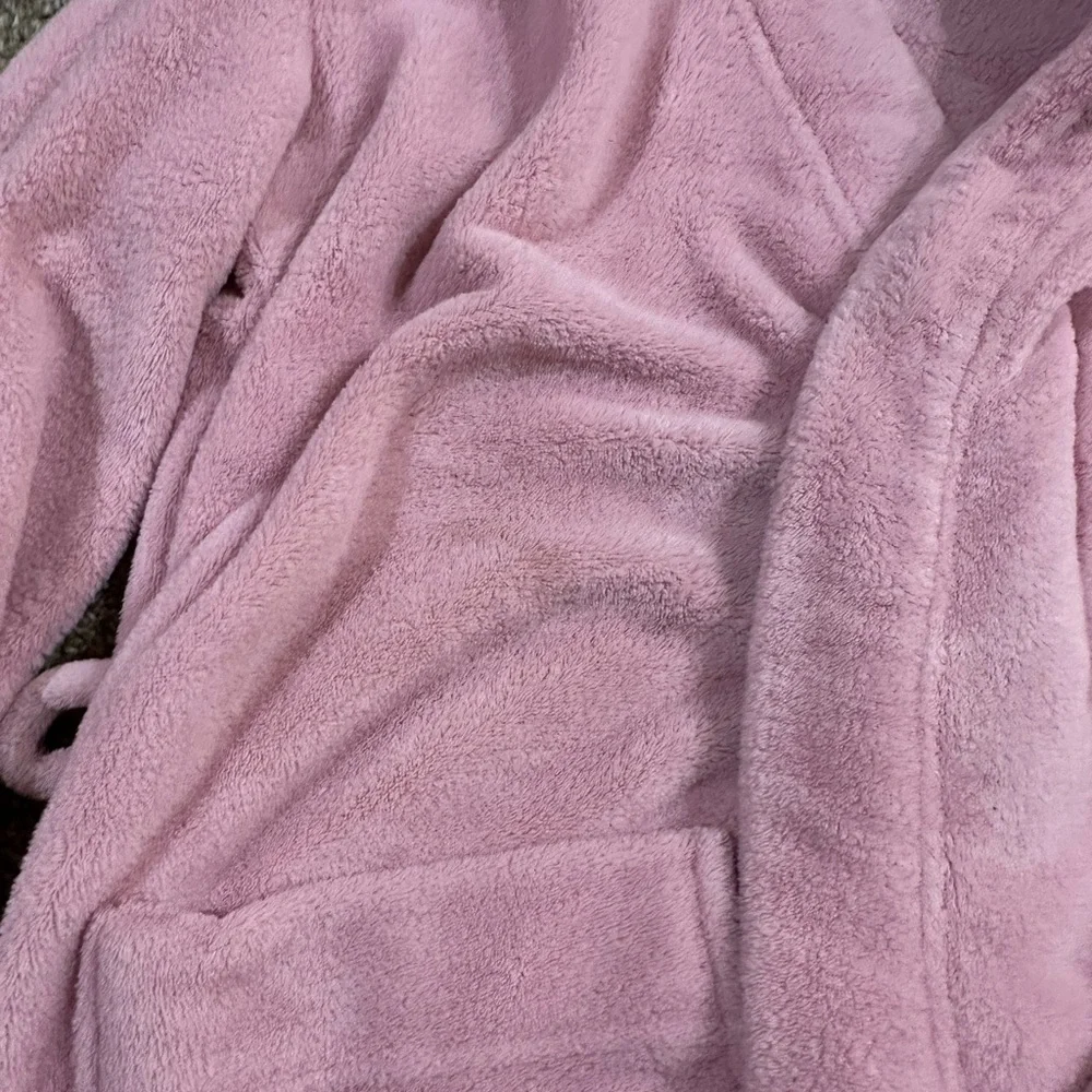 PINK Victoria's Secret Soft Pink Fleece Robe- short - Picture 8 of 8